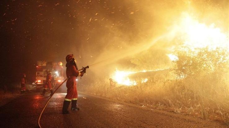 El alcalde de Escalona vuelve a ofrecer las instalaciones municipales a los efectivos que extinguen el incendio de Almorox y del suroeste madrileño