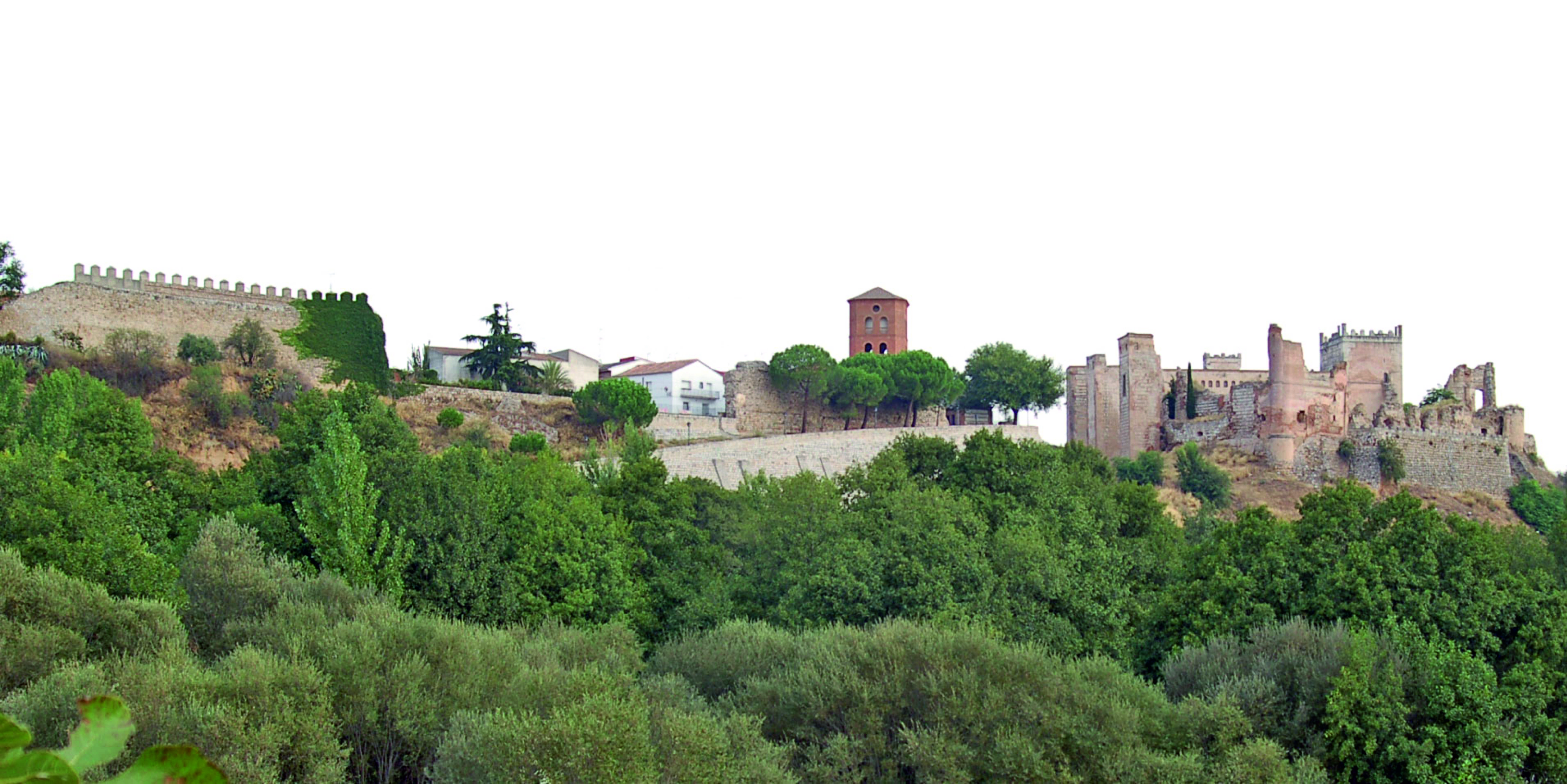 Castillo de Escalona en Toledo con vista panorámica del conjunto histórico